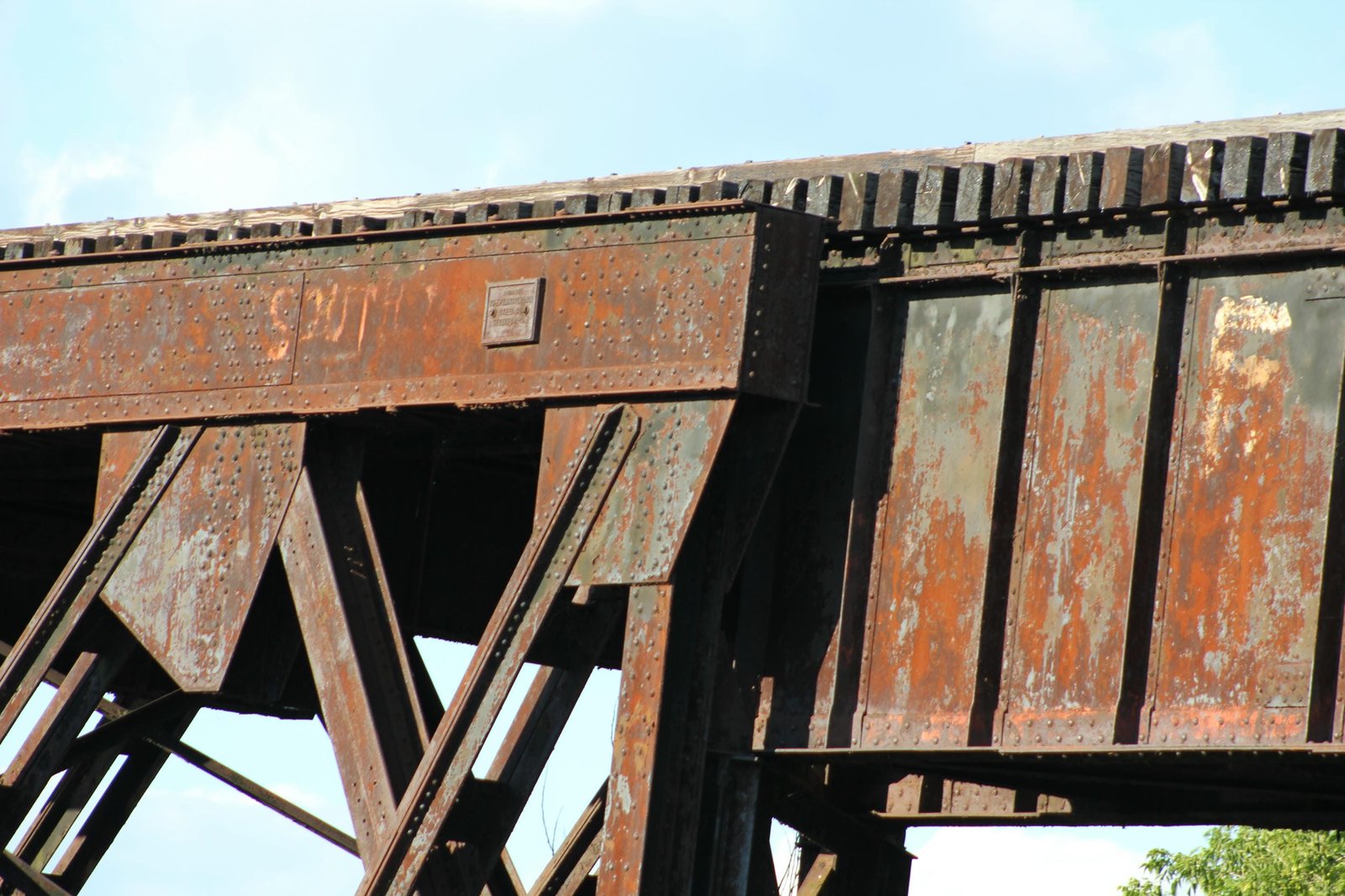 Upper angle connection